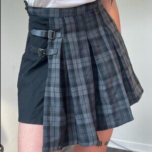 Hot Topic Black & Gray Plaid Pleated Skirt with Buckle Detail NWT Small